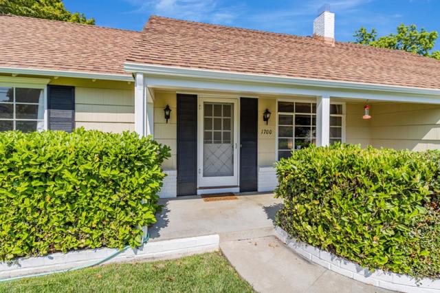 1700 Parkhills Avenue, Los Altos CA: https://media.crmls.org/mediaz/7dd7a420-3b30-410d-904e-7fd9d7807314.jpg