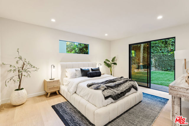 1401 N Bundy Drive, Los Angeles CA: https://media.crmls.org/mediaz/7dd7bcec-bb7a-4536-a354-6582a37d93bc.jpg