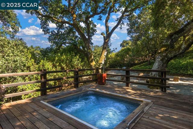 39 El Toyonal, Orinda CA: https://media.crmls.org/mediaz/7dd8dcd0-2a75-43dd-b441-536c099a736d.jpg