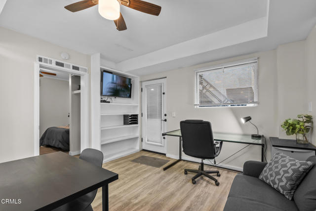 1818 New York Drive, Altadena CA: https://media.crmls.org/mediaz/7dd91ae7-4306-4985-a711-c5826a4179da.jpg