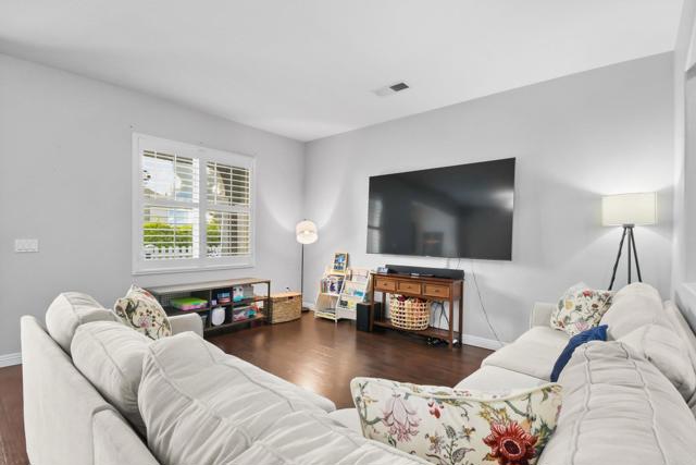 Detail Gallery Image 11 of 42 For 1459 Claude Ln #4,  Chula Vista,  CA 91913 - 3 Beds | 2/1 Baths