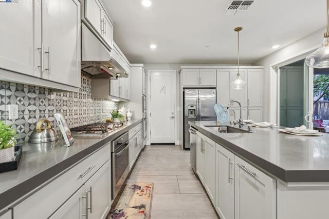 5789 Nugget Way, Dublin CA: https://media.crmls.org/mediaz/7dda6b39-c8a1-4ade-ac84-6b5223d01c23.jpg