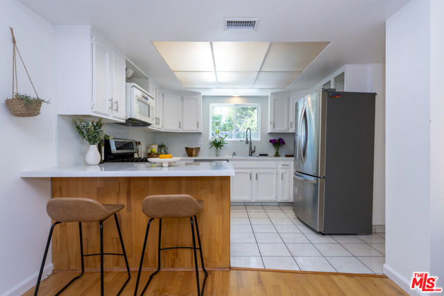 353 Mavis Drive, Los Angeles CA: https://media.crmls.org/mediaz/7dda7e13-0c40-4131-82b8-f5a71f971142.jpg