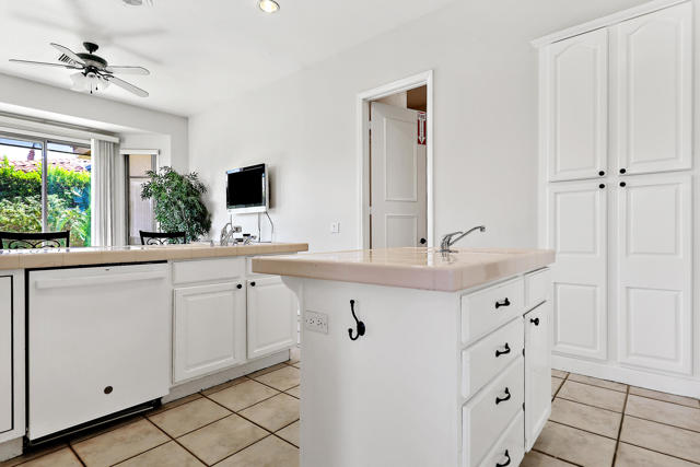 2450 Quincy Way, Palm Springs CA: https://media.crmls.org/mediaz/7dda99fa-4dd9-402c-9574-dfbf3ec65aaa.jpg