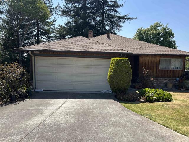 18393 Pepper St, Castro Valley CA: https://media.crmls.org/mediaz/7ddaa82b-45a4-428f-93d0-0a668d1873d7.jpg