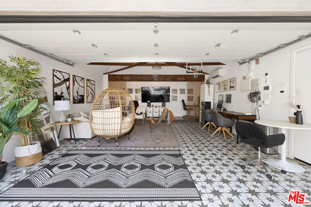 1 Bed Home for Sale in Los Angeles, California