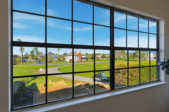 370 Burning Tree Court, Half Moon Bay CA: https://media.crmls.org/mediaz/7ddbd1ac-8169-4fe4-83e4-b27c0414ef4e.jpg