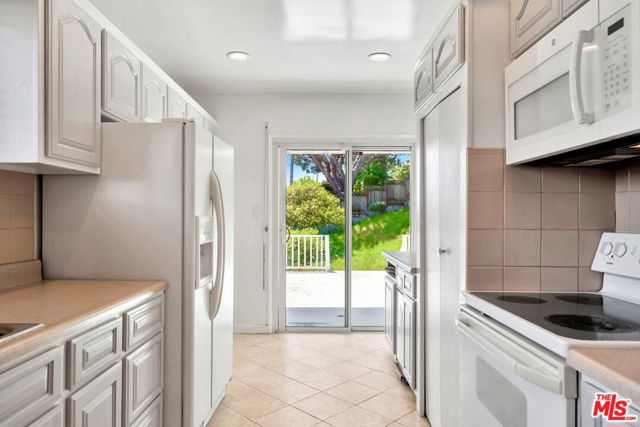 408 W Manchester Avenue, Playa del Rey CA: https://media.crmls.org/mediaz/7ddc3d87-da3b-48de-b005-82cc453abd4f.jpg