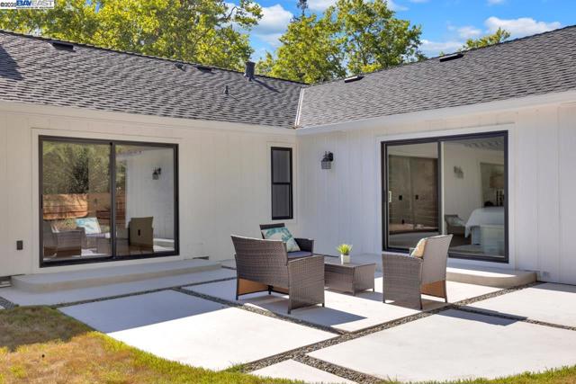 560 Old Orchard Drive, Danville CA: https://media.crmls.org/mediaz/7ddc8a36-8c20-45ff-9bb1-05158d8acd4f.jpg