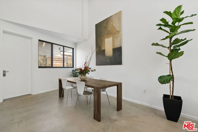 1244 14th Street, Santa Monica CA: https://media.crmls.org/mediaz/7ddcbcb2-433a-49cd-8a69-71711c592de0.jpg
