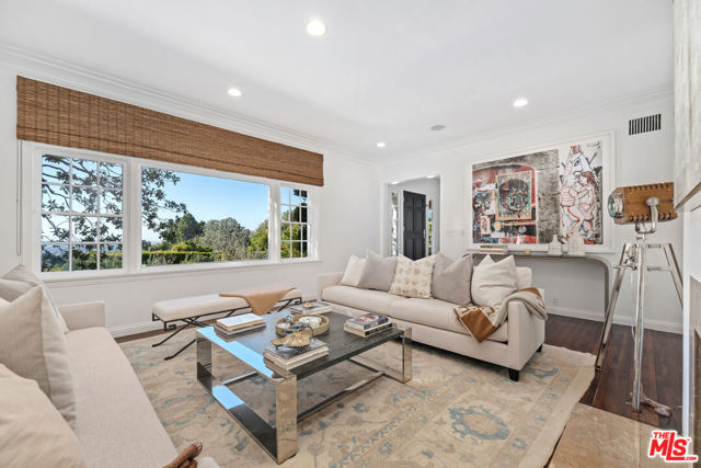 1455 Belfast Drive, Los Angeles CA: https://media.crmls.org/mediaz/7ddd2c65-bd7c-4e4f-8887-bc7339bdddde.jpg