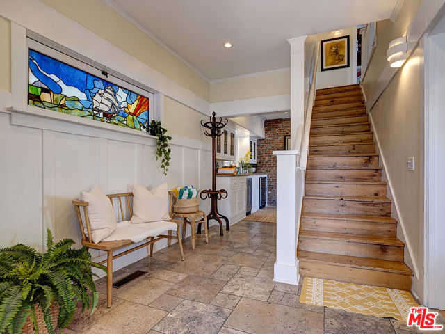 111 Dudley Avenue, Venice CA: https://media.crmls.org/mediaz/7ddd7792-3116-45b1-8df0-8a64bcf29f62.jpg