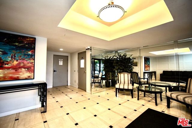 1242 S Barrington Avenue, Los Angeles CA: https://media.crmls.org/mediaz/7ddd946d-824b-4a9b-9f52-8915e9a4bc8e.jpg