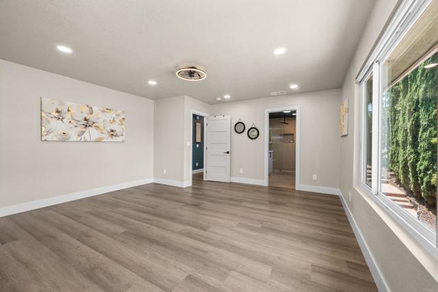Detail Gallery Image 16 of 41 For 1026 Eucalyptus Ave, Vista,  CA 92084 - 5 Beds | 3 Baths