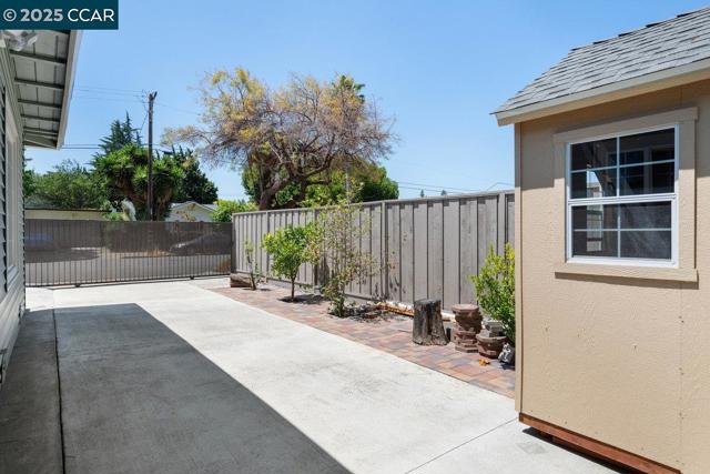 Image 41 of 56 For 561 Manzanita Ave