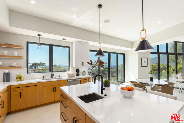 286 Quadro Vecchio Drive, Pacific Palisades CA: https://media.crmls.org/mediaz/7dde3c22-4b6e-4751-abf2-d2c9d5b12f7f.jpg