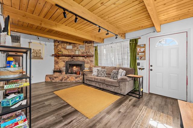 138 Leonard Lane, Sugarloaf CA: https://media.crmls.org/mediaz/7dde7423-7391-49bc-965d-9e56dea186e9.jpg