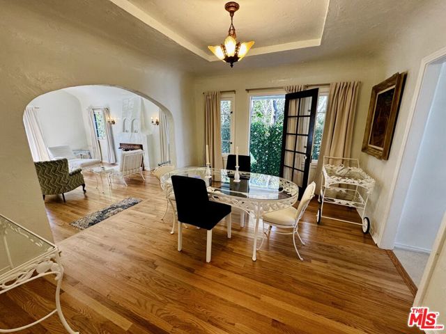 2128 Veteran Avenue, Los Angeles CA: https://media.crmls.org/mediaz/7ddec633-52b0-41b2-9bf2-2ecfa5ca58d0.jpg