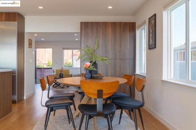 207 Cambridge Ave, Kensington CA: https://media.crmls.org/mediaz/7ddecf68-36c8-42b0-a7c1-1a13f94d814a.jpg