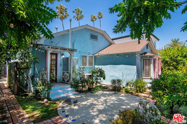 720 N Ogden Drive, Los Angeles CA: https://media.crmls.org/mediaz/7ddee531-37ff-46e7-bb14-299be96e3464.jpg