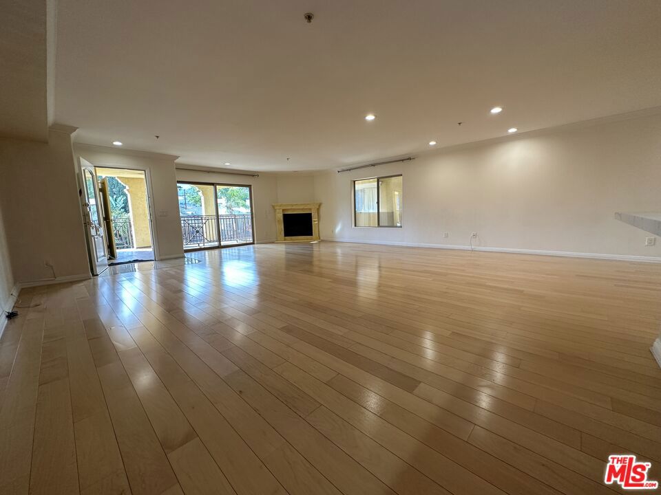 2435 Florencita Avenue 203, Montrose, CA 91020