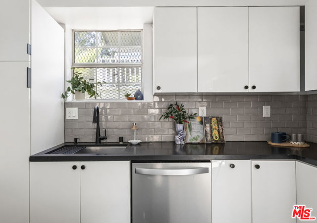329 N Avenue 57, Los Angeles CA: https://media.crmls.org/mediaz/7ddf42ff-33b0-48a8-8233-3a0fbb3a6726.jpg