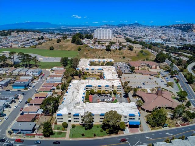 1551 Southgate Avenue, Daly City CA: https://media.crmls.org/mediaz/7ddf4fc4-7992-4643-aa8f-298c85be90c1.jpg
