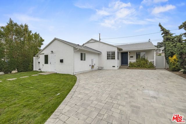 10914 Mcvine Avenue, Sunland CA: https://media.crmls.org/mediaz/7ddfa25b-0004-4a99-bcd6-a2cfd8b4bd1b.jpg