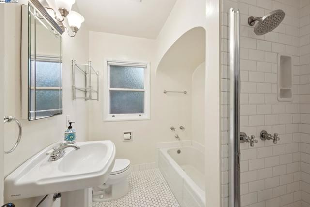 1658 Gouldin Rd, Oakland CA: https://media.crmls.org/mediaz/7ddffb17-dba6-4146-b00d-302a418f09ed.jpg