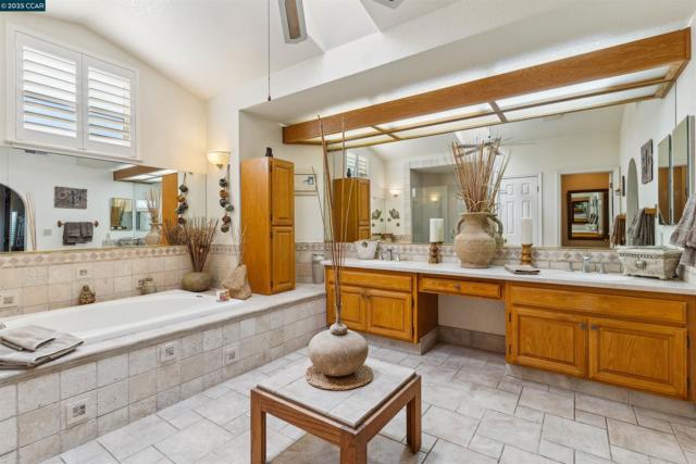 5541 Lanai Court, Discovery Bay CA: https://media.crmls.org/mediaz/7de021b4-9189-454f-a2f1-f9bf06d539b2.jpg