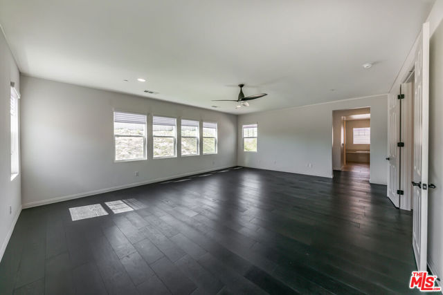 22379 Driftwood Court, Santa Clarita CA: https://media.crmls.org/mediaz/7de06e59-9a66-4531-b848-d8c71edd9ed6.jpg