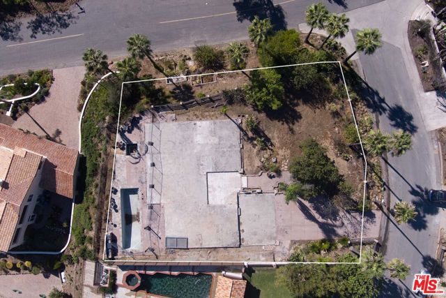 23316 W Bocana Street, Malibu CA: https://media.crmls.org/mediaz/7de0ef2b-47b5-4437-8d88-4dbb561a174c.jpg