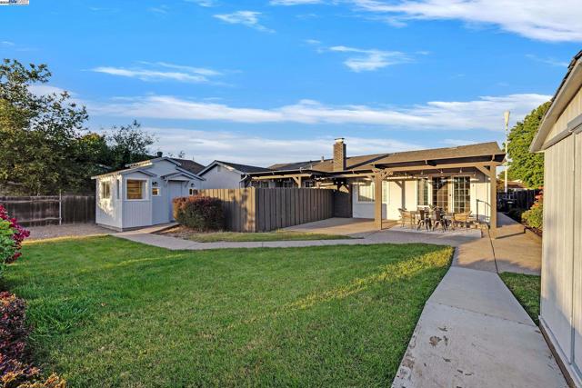 613 Joyce St, Livermore CA: https://media.crmls.org/mediaz/7de0f44b-9b85-44a9-a280-513fc0ad3bc8.jpg
