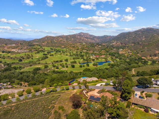 17758 Del Paso Drive, Poway CA: https://media.crmls.org/mediaz/7de16ac4-0282-4ef0-b242-12f7e1f0d20a.jpg