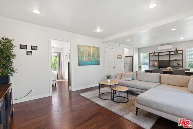 1301 S Hudson Avenue, Los Angeles CA: https://media.crmls.org/mediaz/7de193c0-02e0-440c-ab23-135ee28e9ca0.jpg