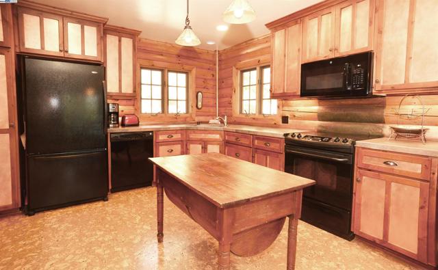 14068 Gas Canyon Rd, Nevada City CA: https://media.crmls.org/mediaz/7de19f46-c3c4-403c-b8cc-8df3e8f5013e.jpg