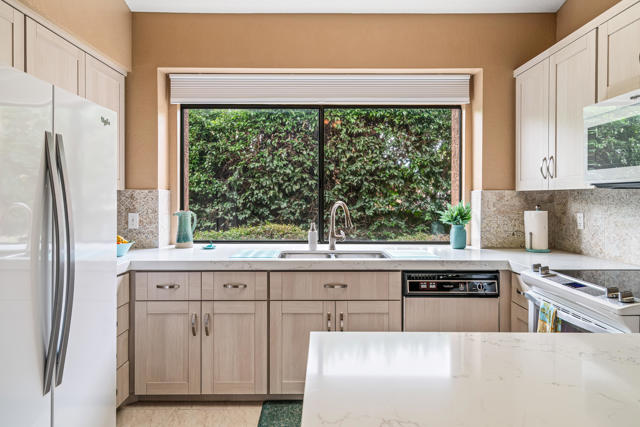 Image 17 of 36 For 76579 Sheba Way