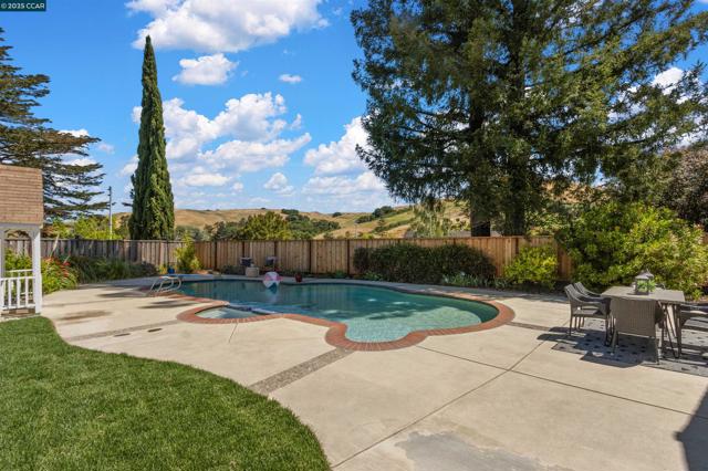 59 Shuey Dr, Moraga CA: https://media.crmls.org/mediaz/7de2dbac-b83c-410f-a22a-882209e3d61b.jpg