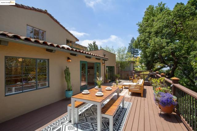 6257 Girvin Dr, Oakland CA: https://media.crmls.org/mediaz/7de2f5d2-1314-4993-8e9d-9f7e74eed90e.jpg