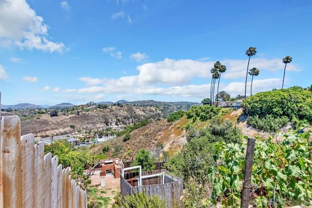 5141 Dorman Dr, San Diego CA: https://media.crmls.org/mediaz/7de33cee-1116-4216-baeb-240e4d1d9023.jpg