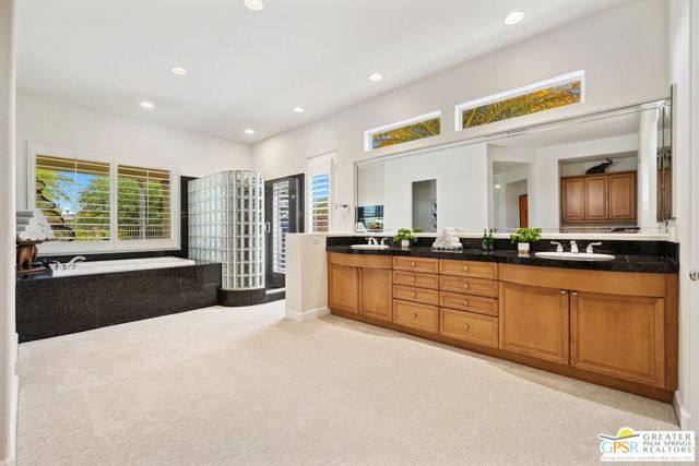 1 Toscana Way, Rancho Mirage CA: https://media.crmls.org/mediaz/7de3725e-102f-4758-9d6d-d1b0063e5b65.jpg