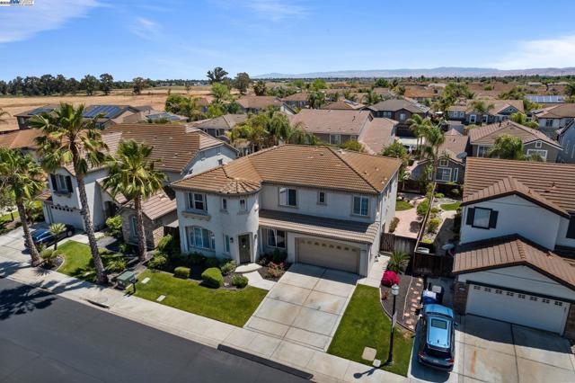 6454 Green Castle Cir, Discovery Bay CA: https://media.crmls.org/mediaz/7de3a0e4-7739-4333-aedf-b1be14c5b9b6.jpg