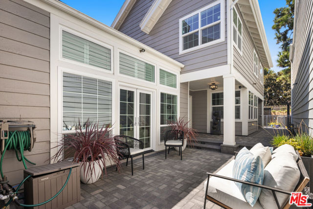13082 Mindanao Way, Marina del Rey CA: https://media.crmls.org/mediaz/7de3bd8e-ab19-4ff4-a489-32f0ad2fc893.jpg