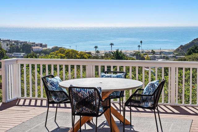 220 Shoreview Drive, Aptos CA: https://media.crmls.org/mediaz/7de41139-b8b4-48e0-b627-df1b39fe09fa.jpg