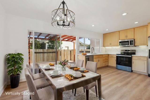 2856 Biddleford Drive, San Ramon CA: https://media.crmls.org/mediaz/7de4376c-27bd-4f5e-8d2e-f203e6202fe3.jpg
