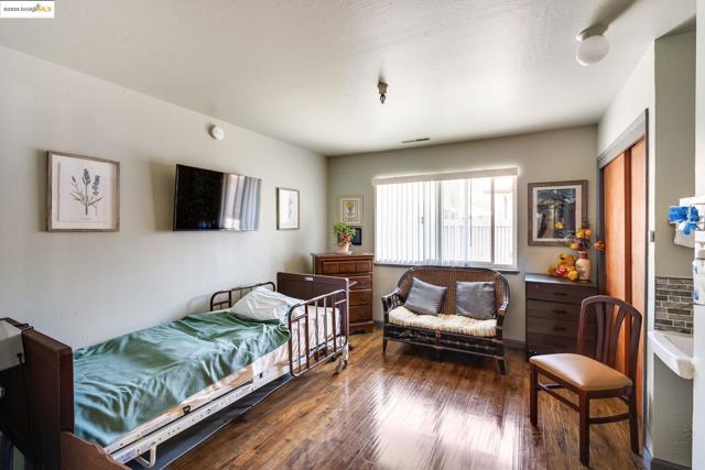 18905 Standish Ave, Hayward CA: https://media.crmls.org/mediaz/7de46573-79f1-4c56-bfc9-f3004c5e9bb5.jpg