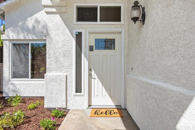 Detail Gallery Image 4 of 43 For 1715 Landing Dr, Vista,  CA 92081 - 3 Beds | 2/1 Baths