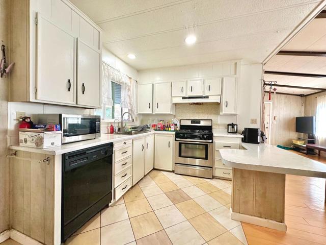 2885 Moss Hollow Drive, San Jose CA: https://media.crmls.org/mediaz/7de506af-e843-42e2-af5a-9f3a6ea68c1f.jpg