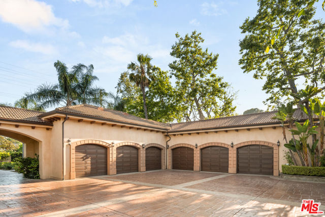 13845 Magnolia Boulevard, Sherman Oaks CA: https://media.crmls.org/mediaz/7de5a526-949c-4740-8149-d503097b9f9b.jpg