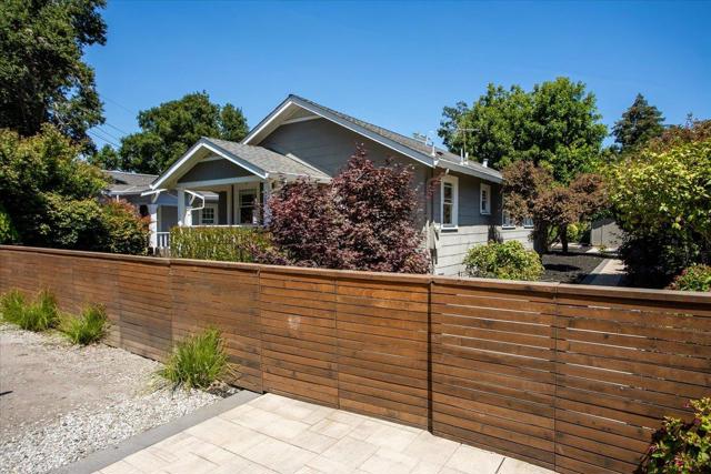 524 8th Avenue, Menlo Park CA: https://media.crmls.org/mediaz/7de5f861-fce4-4e6f-afbf-467206081143.jpg